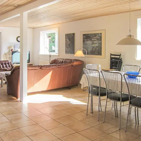בית נופש 5 Bedroom Cozy In *