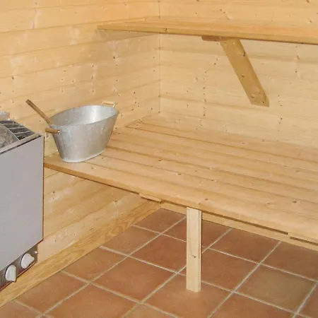 5 Bedroom Cozy In Hasle