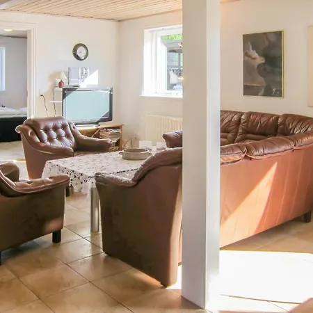 Dom wakacyjny 5 Bedroom Cozy In *