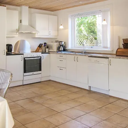 בית נופש 5 Bedroom Cozy In