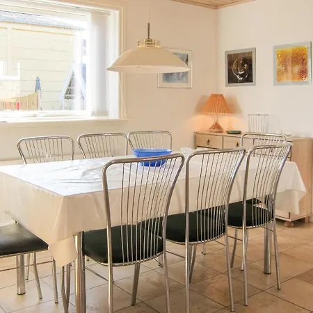 בית נופש 5 Bedroom Cozy In